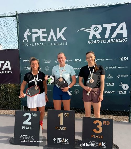 Le podium du tournoi féminin RTA 500 au Portugal, Vernaz 2 ème et finaliste.