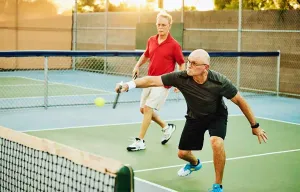 Le Pickleball et les blessures : arrête de te blesser bêtement (et joue 20 ans de plus)